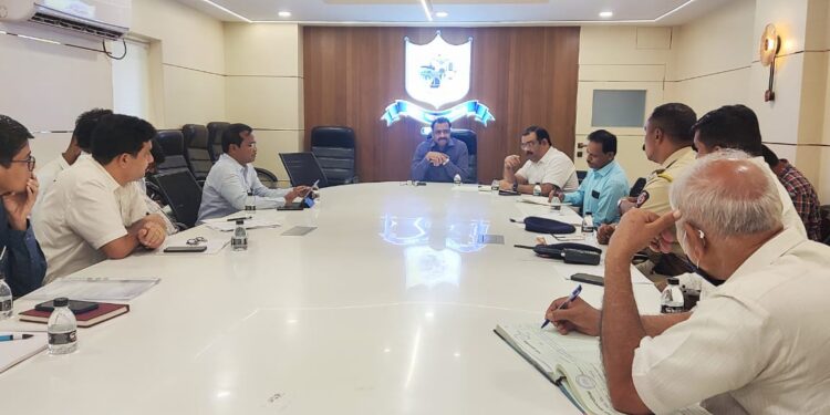 मान्सूनपूर्व कामांसंदर्भात पनवेलमध्ये शासकीय अधिकाऱ्यांची बैठक