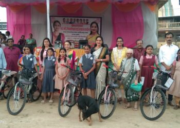 पोयनाड पंचक्रोशीत सावित्रीच्या लेकींना सायकल वाटप