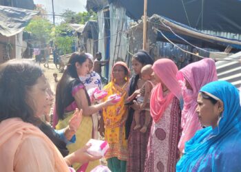 गरीब वस्तीत मासिक पाळीबाबत ‘जागृती’