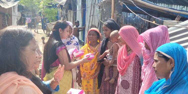 गरीब वस्तीत मासिक पाळीबाबत ‘जागृती’