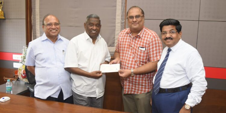 रायगड जिल्हा मध्यवर्ती सहकारी बँकेकडून जे.एस.एम. महाविद्यालयास विकासनिधी