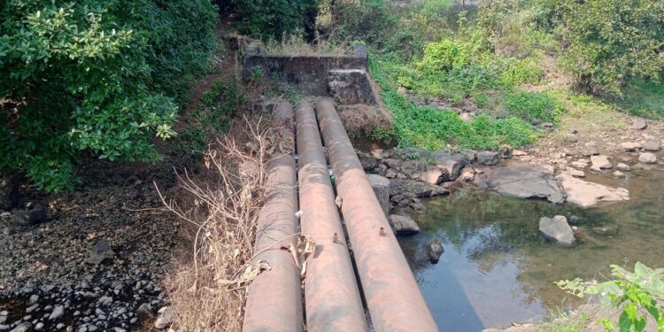 खालापूर तालुक्यात कालव्याची दुरवस्था; शेकडो हेक्टर जमीन नापीक,शेतकरी चिंताग्रस्त