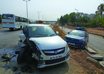 महाडमध्ये दोन कारचा अपघात; पाचजण जखमी