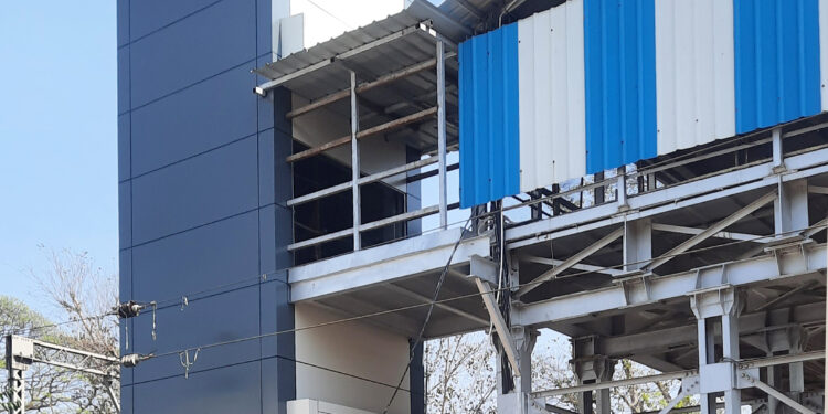 नेरळ रेल्वे स्थानकातील लिफ्टचे काम पूर्ण