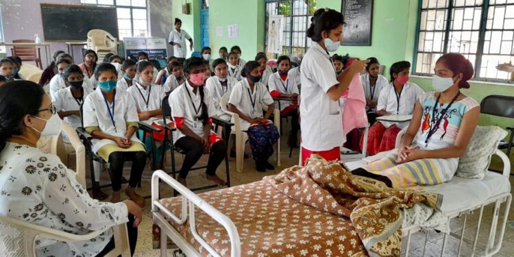 महिला सक्षमीकरणासाठी विविध कोर्सेसची घोषणा