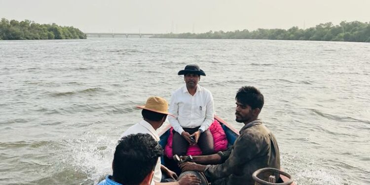 अवैध रेतीउपसा करणार्यांवर तहसीलची कारवाई