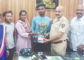 भंगार वेचणार्‍या युवकांचे माणुसकीचे दर्शन