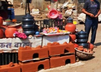 इंधन दरवाढीमुळे चुलीचा आधार