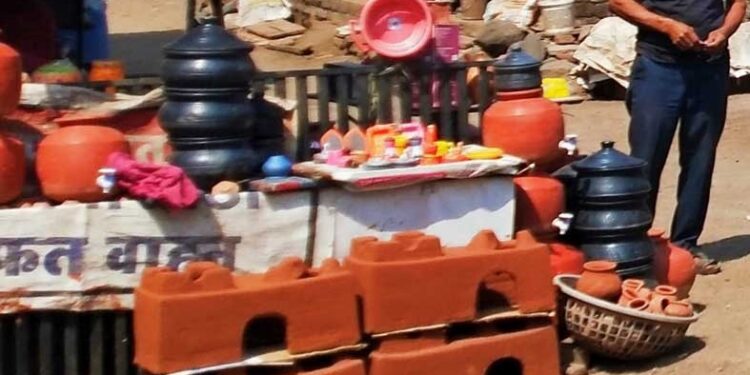 इंधन दरवाढीमुळे चुलीचा आधार