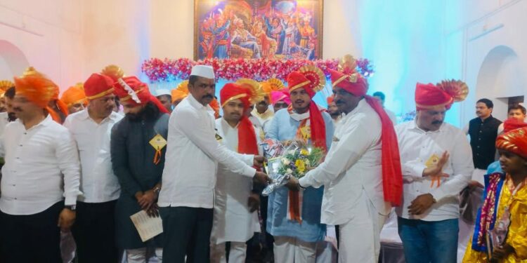 अतुल झेंडे यांना उत्कृष्ट प्रशासकीय सेवारत्न पुरस्कार प्रदान