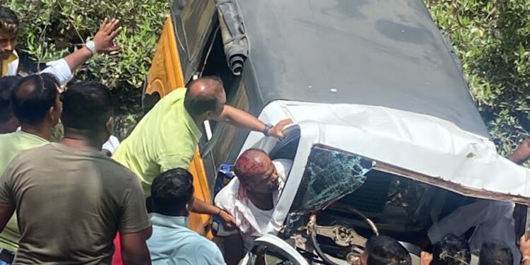 मांडवा जेट्टी उघडीवर अपघात; तरुणीचा मृत्यू, पाच जण जखमी