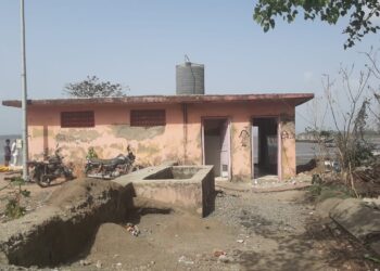 मोरा जेट्टीच्या स्वच्छतागृहाची दुरवस्था