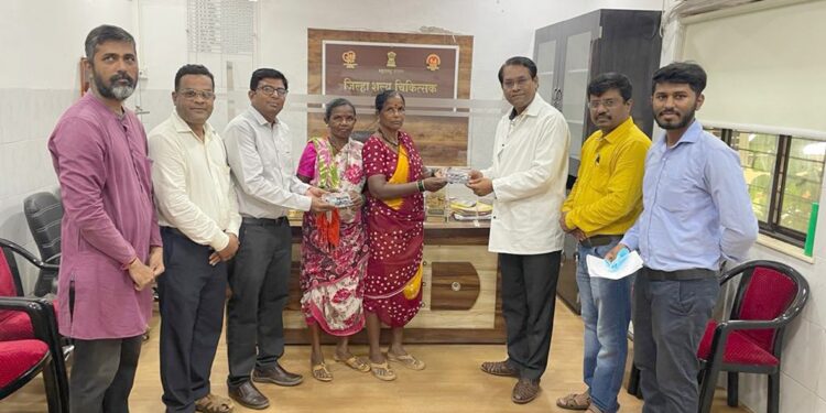 श्रीगाणवाडी येथील रुग्णांची आरोग्य तपासणी ; चष्म्यांचे वाटप