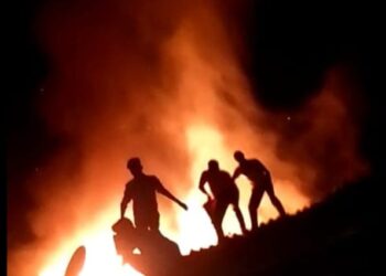 रोहा तालुक्यात दोन घरांना आग