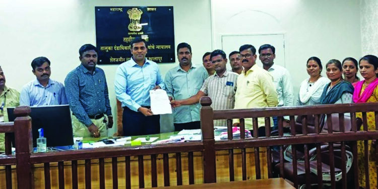 खालापूर तहसिलमध्ये कर्मचार्‍यांचे धरणे आंदोलन