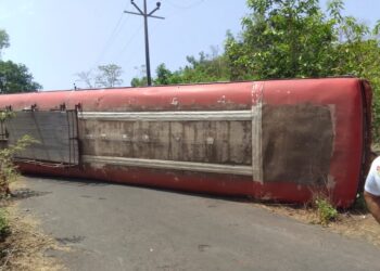 श्रीवर्धन मार्गाने मुंबईला जाणाऱ्या गाडीला भीषण अपघात; सुदैवाने जिवितहानी टळली