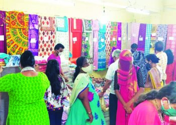 हातमाग कापड प्रदर्शन-विक्रीला प्रतिसाद