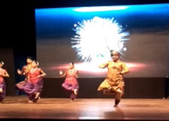 सावित्रीच्या लेकी चालल्या पुढे! कार्यक्रमात कलाकृती सादर करताना अमोल कापसे…पहा संपूर्ण व्हिडिओ