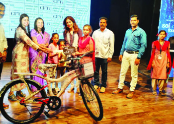 सायकलींमुळे मुलींच्या शिक्षणाला गती