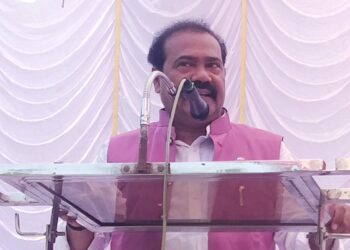 अंतुलेंमुळे मोठे झालेले आता डोक्यावर बसलेत
