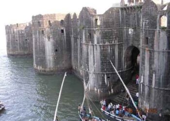 जंजिरा जलदुर्ग उद्यापासून कुलूपबंद