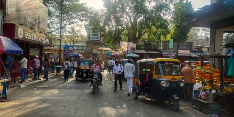 कर्जत शहरातील वाहतुक कोंडी कायम