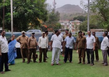 नगरपरिषदेतील कर्मचार्‍यांचा काम बंद इशारा