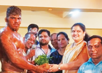 श्री धापया महाराज कुस्ती आखाड्यात भावेश साळवी अजिंक्य