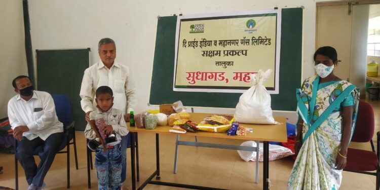 पालकत्व गमावलेल्या विद्यार्थ्यांना प्राईडतर्फे मदत