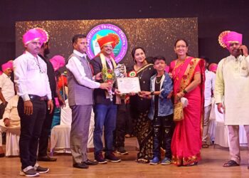 मनोज पाटील यांना आदर्श शिक्षक पुरस्कार