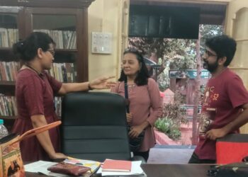 ब्रिटिशकालीन ग्रंथालयाला पर्यटकांच्या भेटी