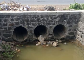 मुरुडमध्ये मोरीचे काम रखडलेल्या स्थितीत