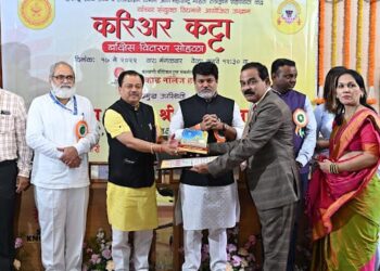 प्रा.डॉ. संदेश गुरव यांचा पुरस्काराने सन्मान
