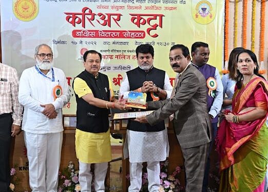 प्रा.डॉ. संदेश गुरव यांचा पुरस्काराने सन्मान