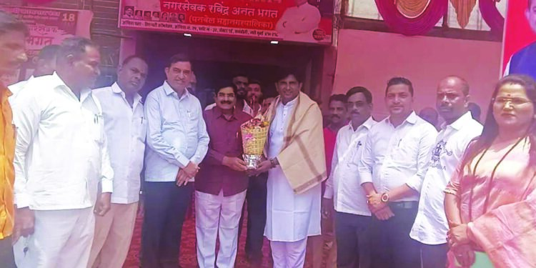 शेकाप नगरसेवक रविंद्र भगत यांच्या वाढदिवसानिमित्त आरोग्य शिबीर