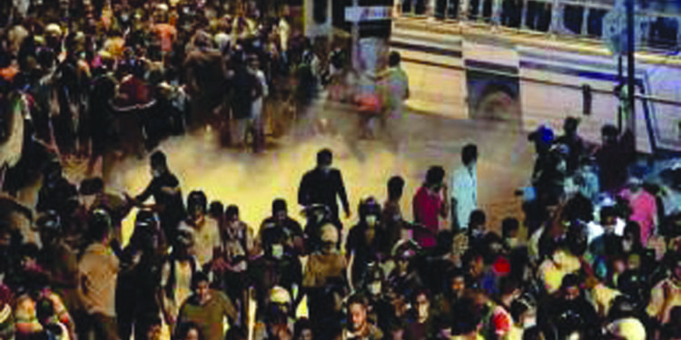 अराजक श्रीलंकेत; धडा जगाला