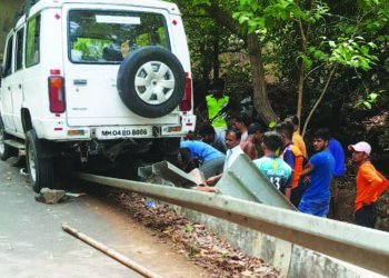 माथेरान घाटात सुमोचा अपघात; प्रवासी थोडक्यात बचावले