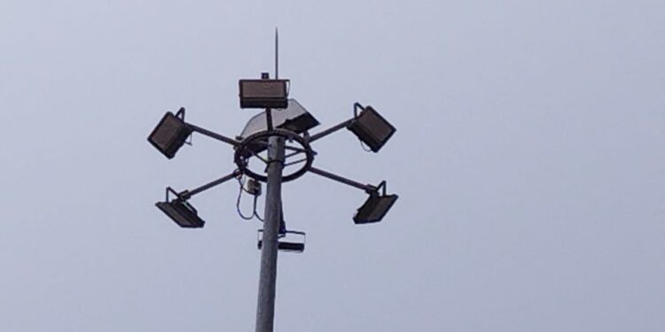 तळा शहरातील रस्ते अंधारात