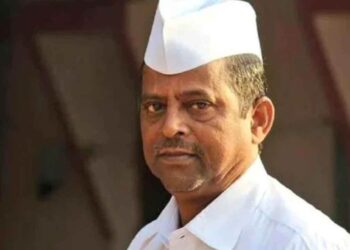 शिंदेंसह 16 बंडखोर आमदारांना नोटीस