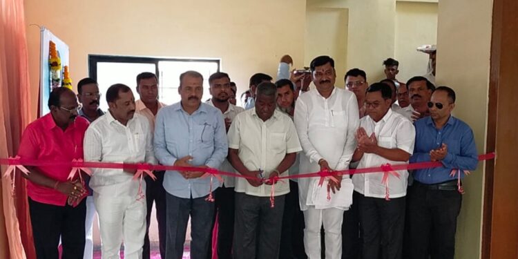 आ. जयंत पाटील यांच्या हस्ते स्व. प्रवीण पाटील सामाजिक सभागृहाचे लोकार्पण