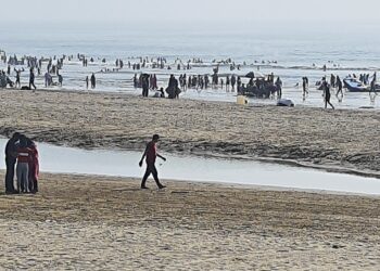 मुरूड, काशीद बीचवर पर्यटकांची प्रचंड मांदियाळी