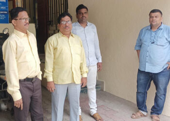 वेतन व भनिनी पथकाच्या तीन लाचखोर सापळ्यात