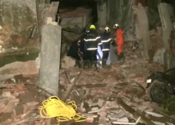मुंबईत मोठी दुर्घटना; चार मजली इमारत कोसळली, 20-25 जण ढिगाऱ्याखाली अडकले