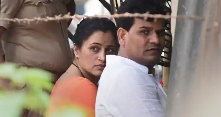 राणा दाम्पत्याला मुंबई पोलिसांची नोटीस; ८ जून रोजी न्यायालयात हजर राहण्याचे आदेश