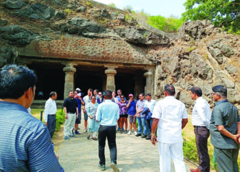 अमेरिकेच्या शिष्टमंडळाची एलिफंटाला भेट