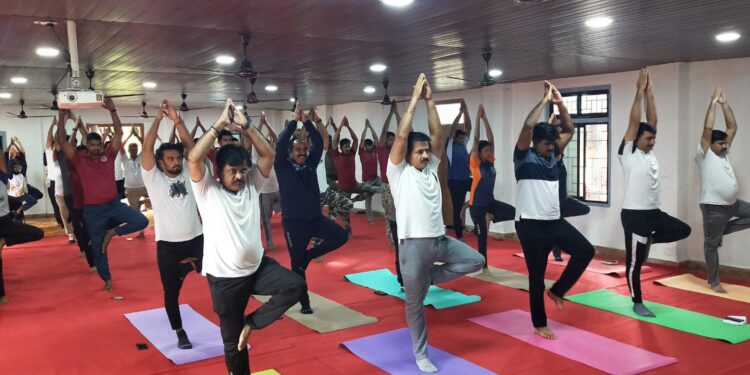 शारिरीक, मानसिक आरोग्यासाठी योग सर्वोत्कृष्ट – अशोक दुधे