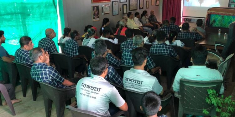 अंध, दिव्यांग व विशेष मुलांनी बघितला चित्रपट