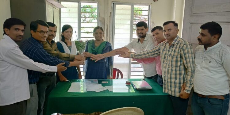 रोहा पदाधिकार्‍यांनी घेतली नुतन गटशिक्षणाधिकारी यांची भेट