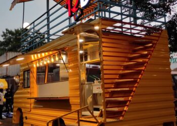 रायगड जिल्ह्यात फूड ट्रकचा ट्रेंड तरुणांसह लहानग्यांनाही भुरळ