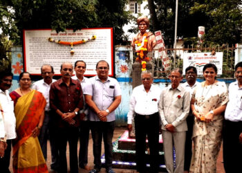 अलिबाग येथे तपस्वी रामजी घरत यांना अभिवादन